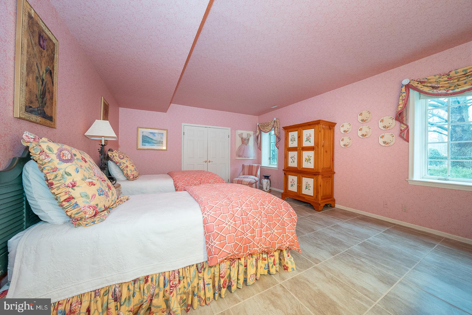 STURBRIDGE - Residential