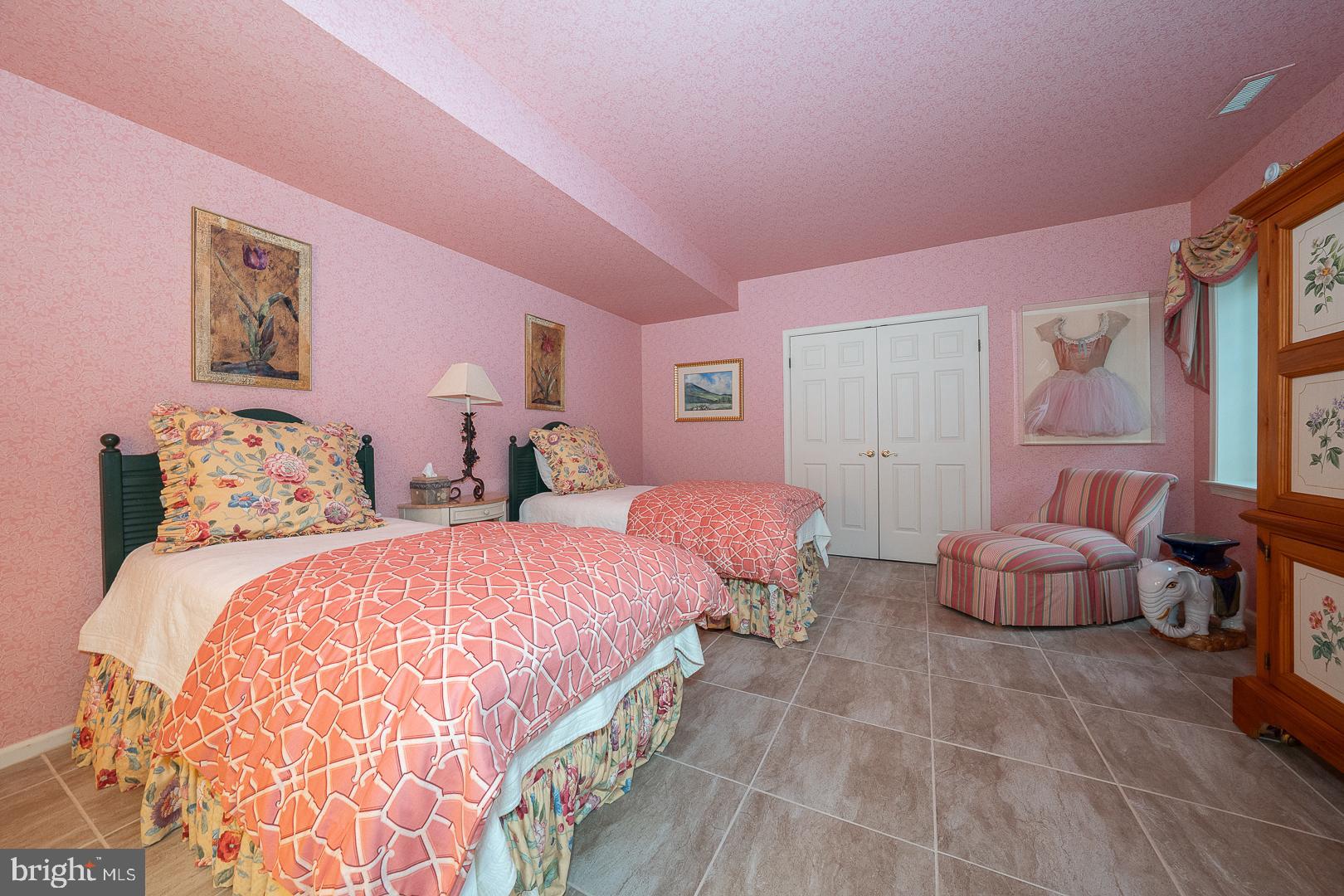 STURBRIDGE - Residential