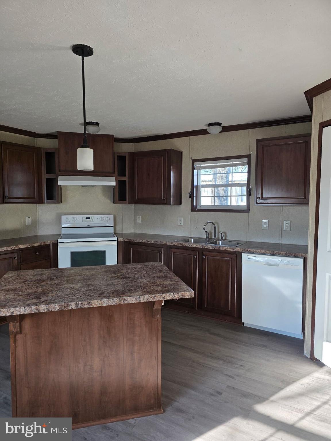 MORELAND TRAILER - Residential