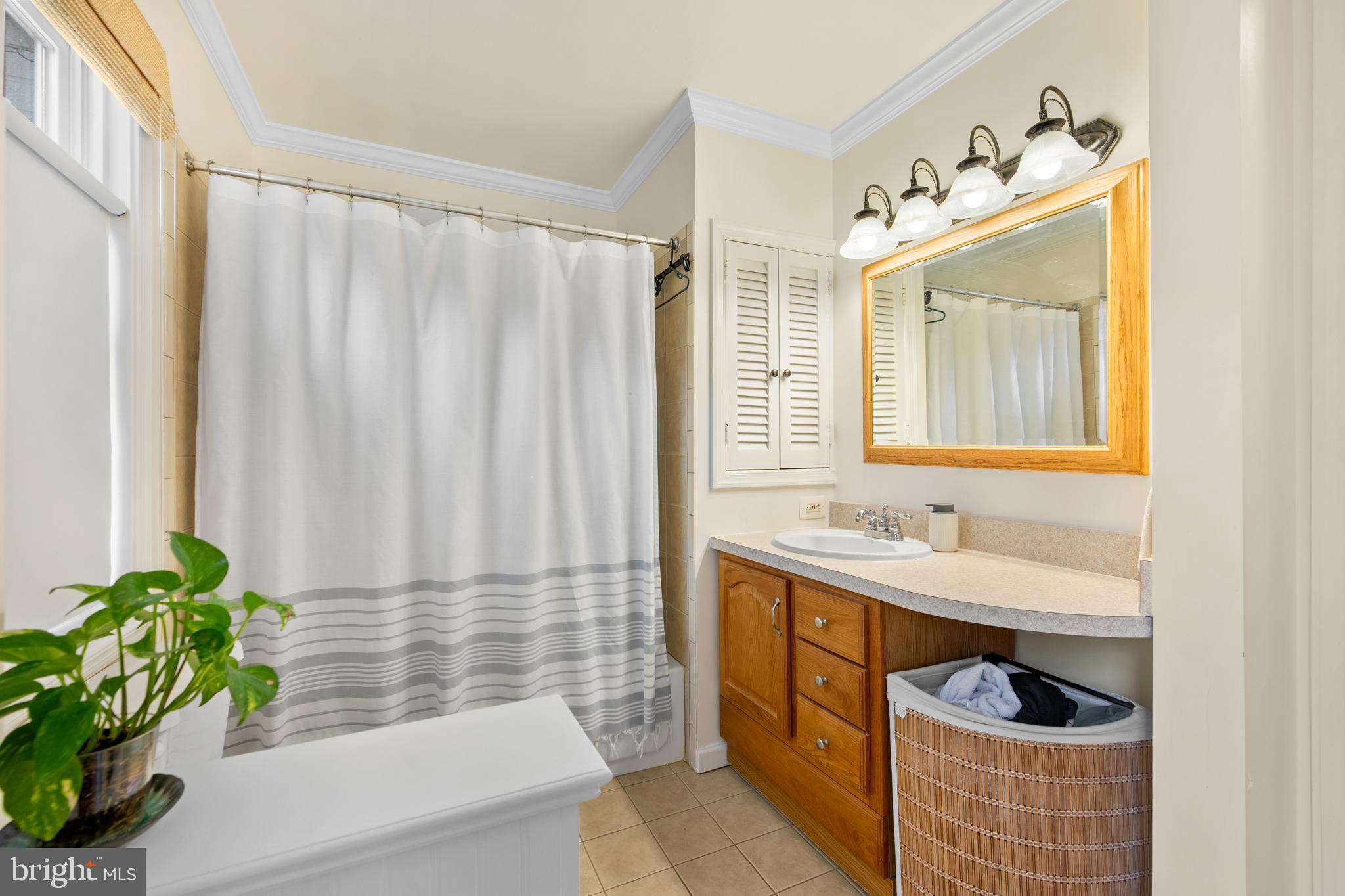 LAYHILL VIEW - Residential Lease