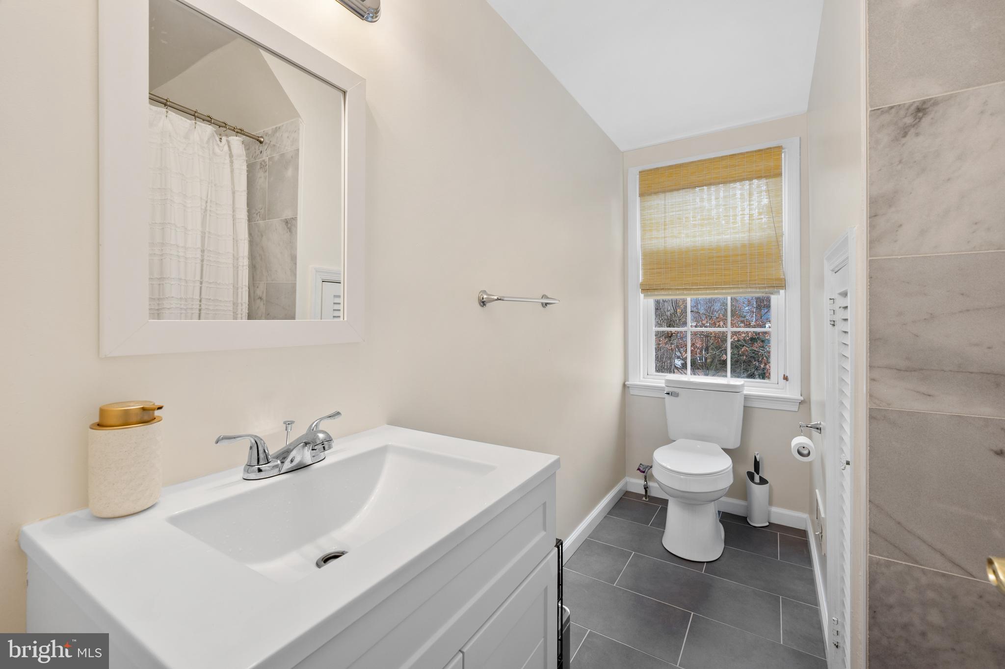 LAYHILL VIEW - Residential Lease