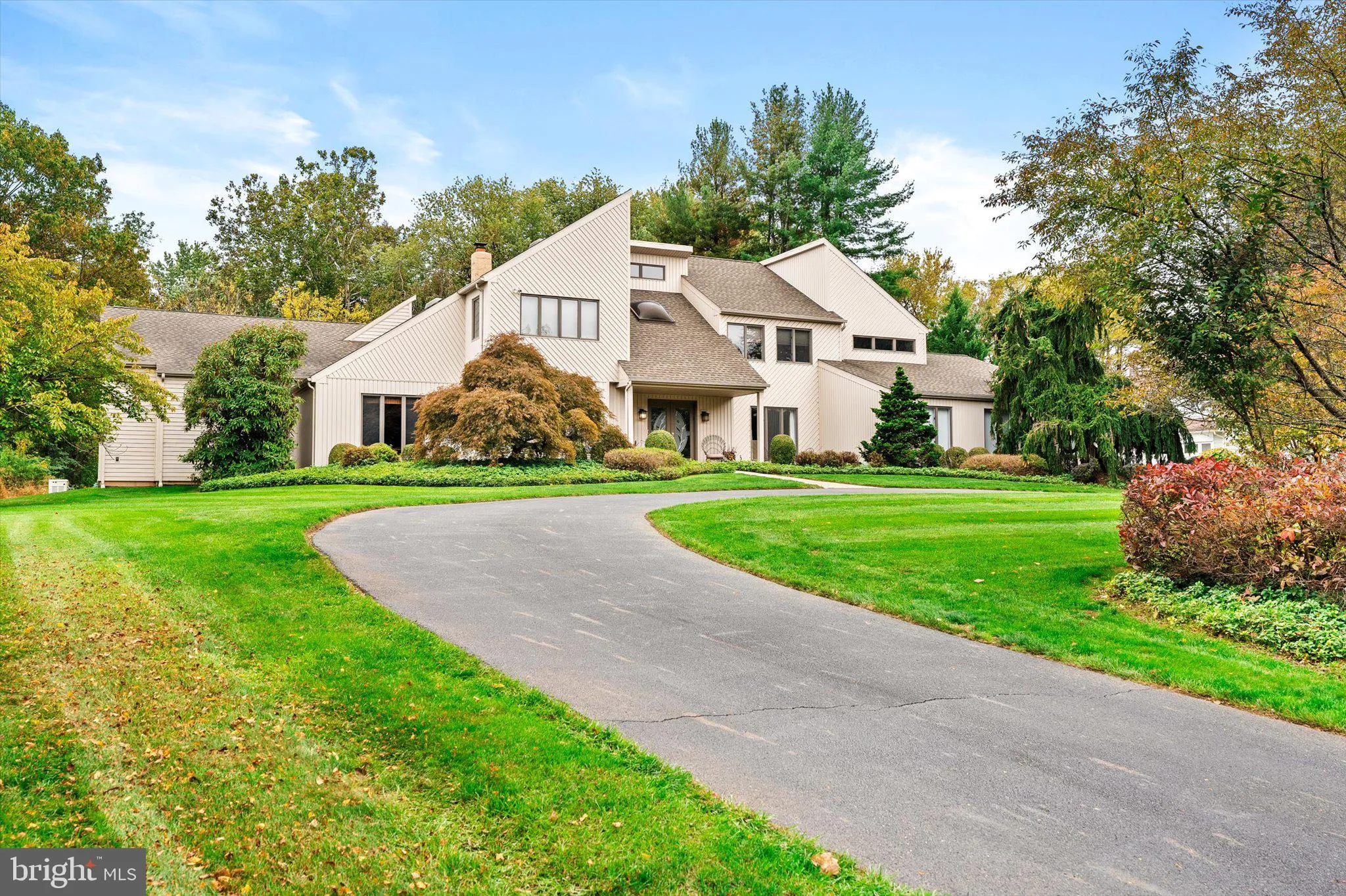 Yardley, Pennsylvania 19067, United States, 6 Bedrooms Bedrooms, ,5 BathroomsBathrooms,Residential,Pending,226379