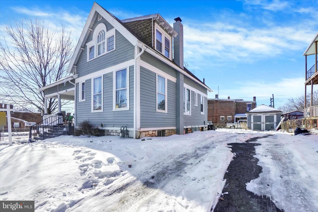 Photo of 700 N Pershing Avenue, YORK, PA 17404 (MLS # PAYK2095136)