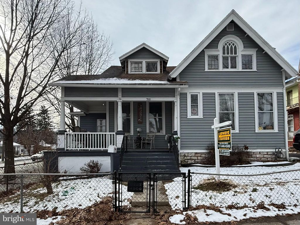 Photo of 700 N Pershing Avenue, YORK, PA 17404 (MLS # PAYK2095136)