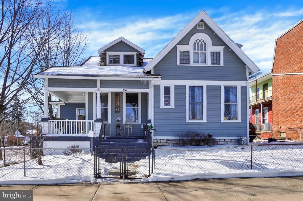 Photo of 700 N Pershing Avenue, YORK, PA 17404 (MLS # PAYK2095136)