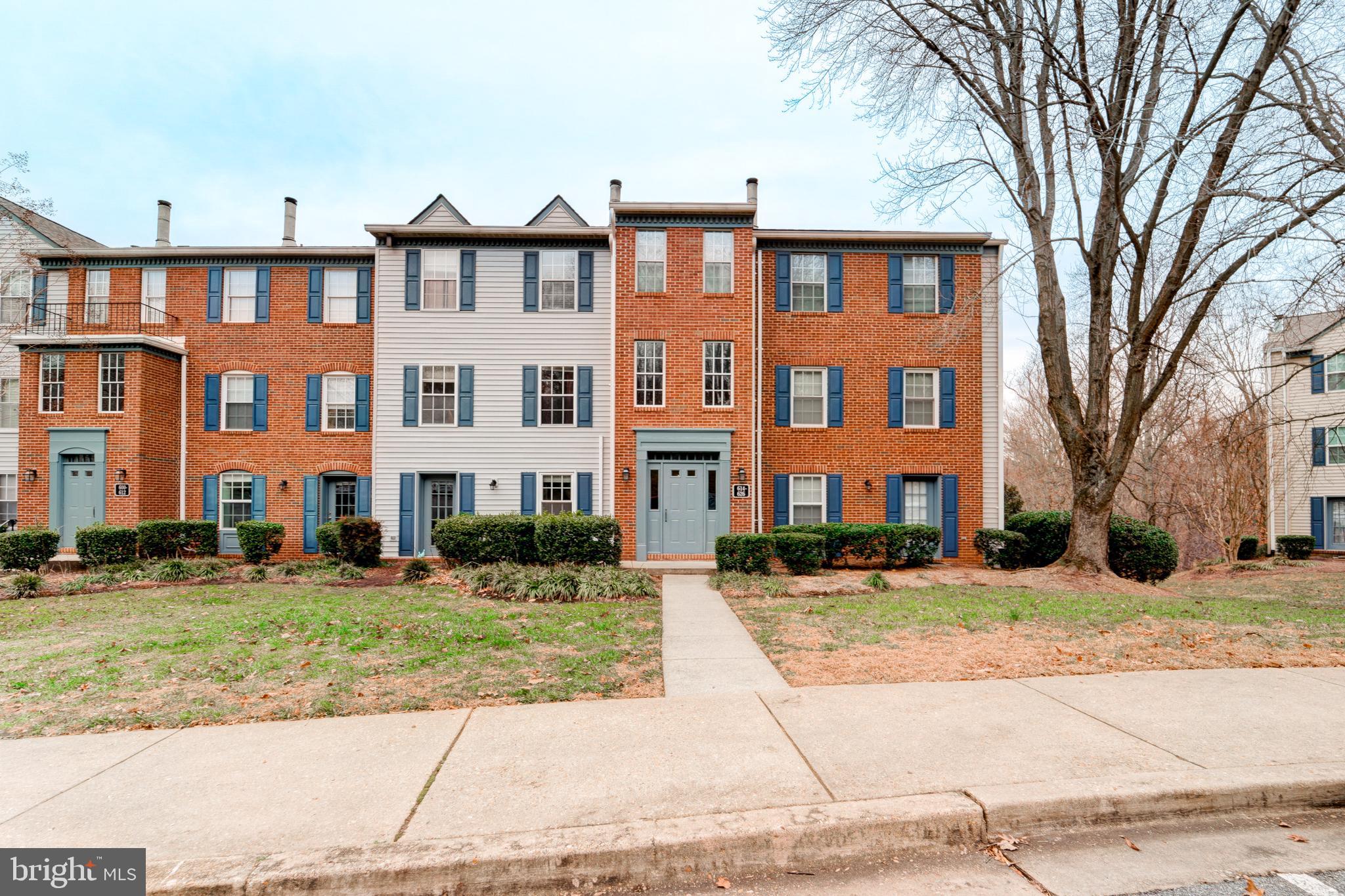 618 NEWBRIDGE COURT 3-618