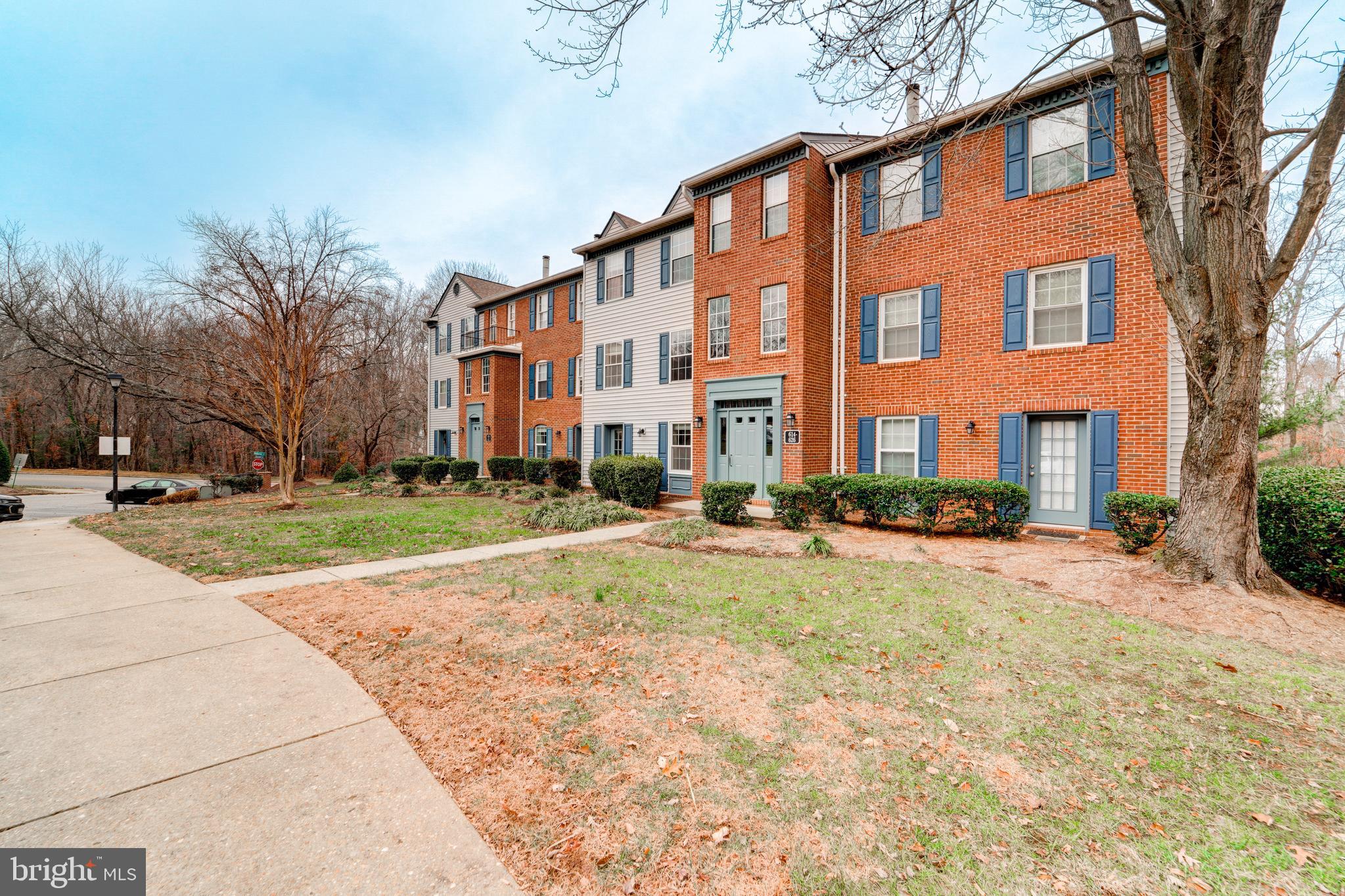 618 NEWBRIDGE COURT 3-618