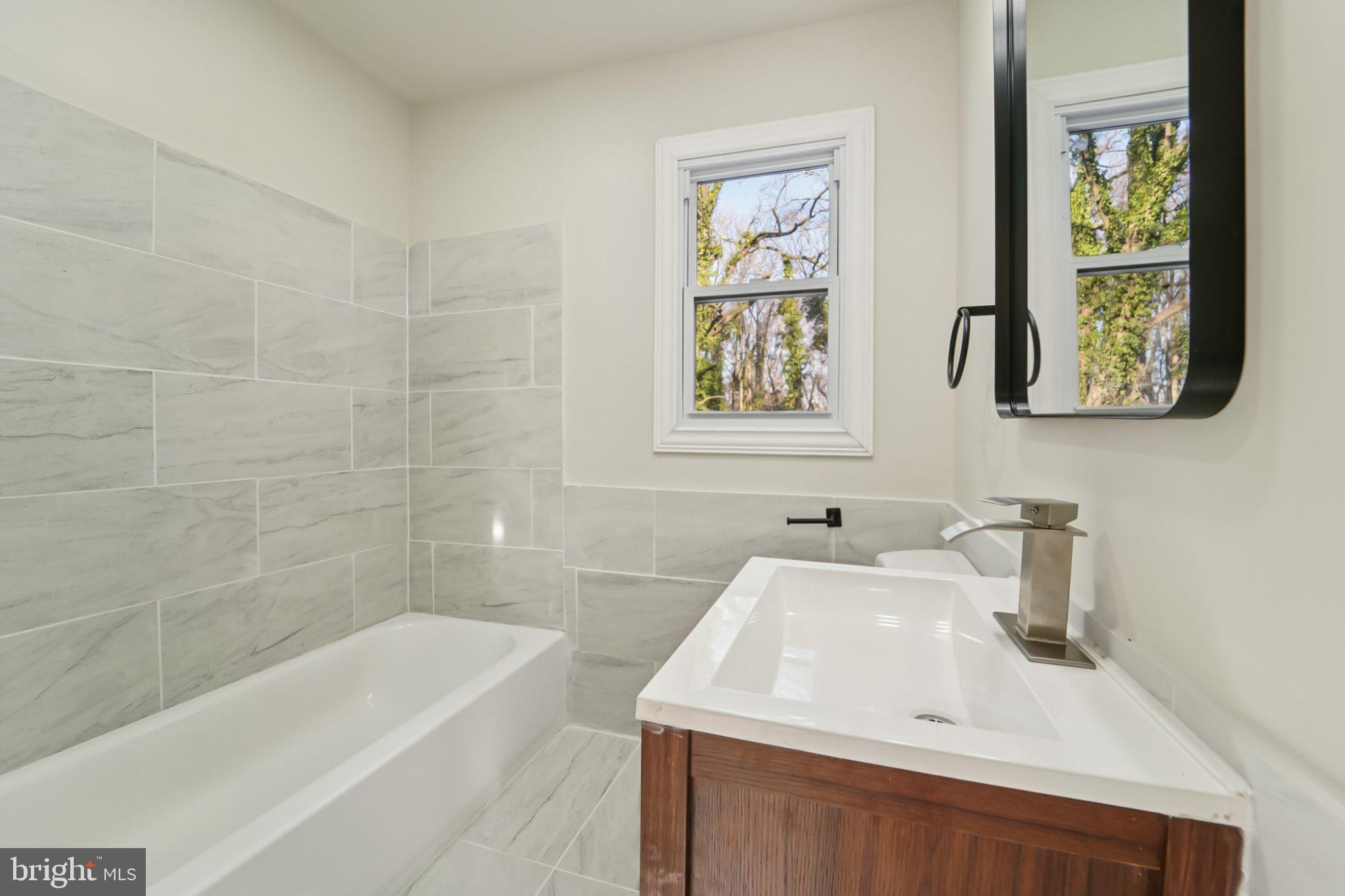 EDGEWOOD PARK - Residential