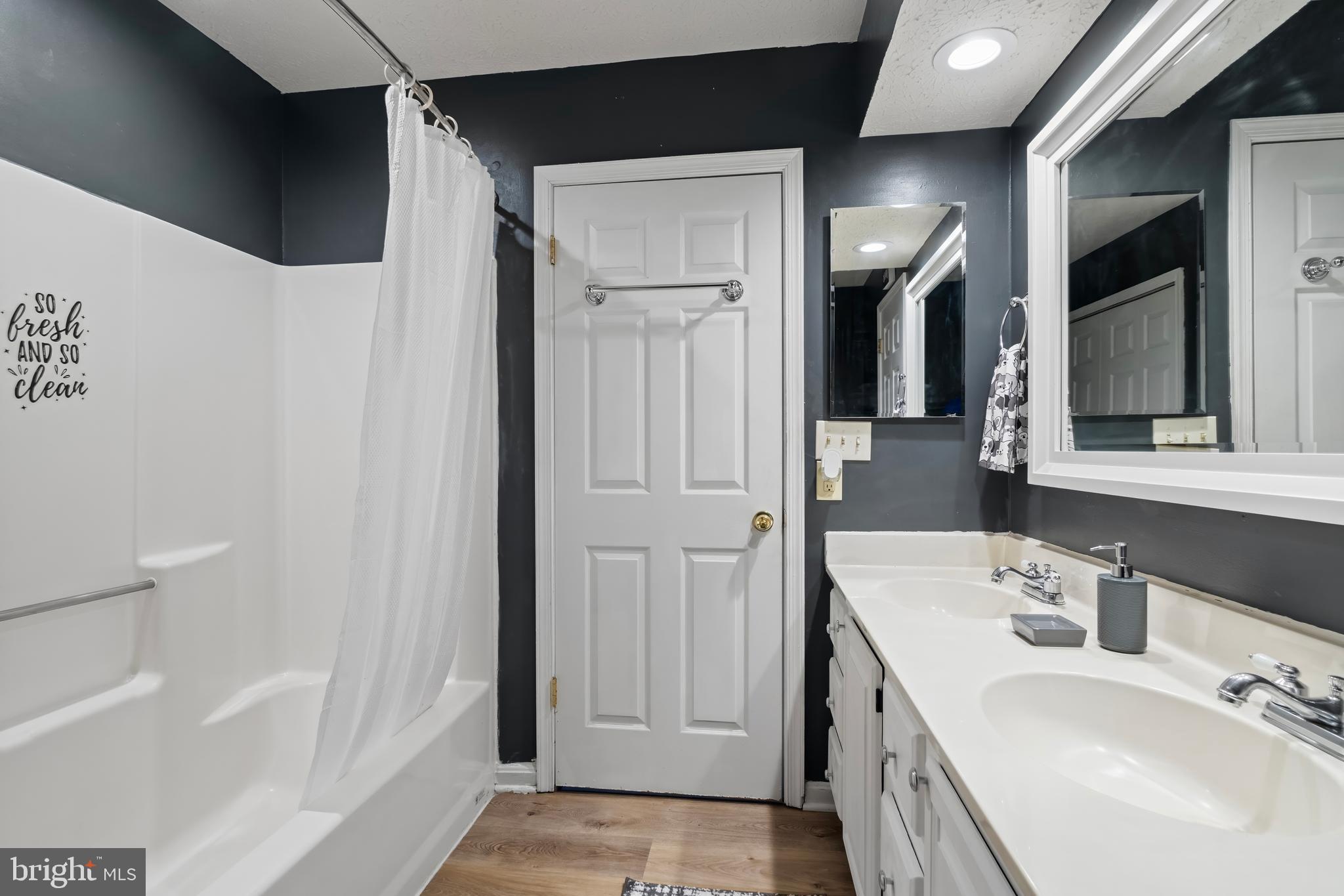 RIVERSIDE - Residential