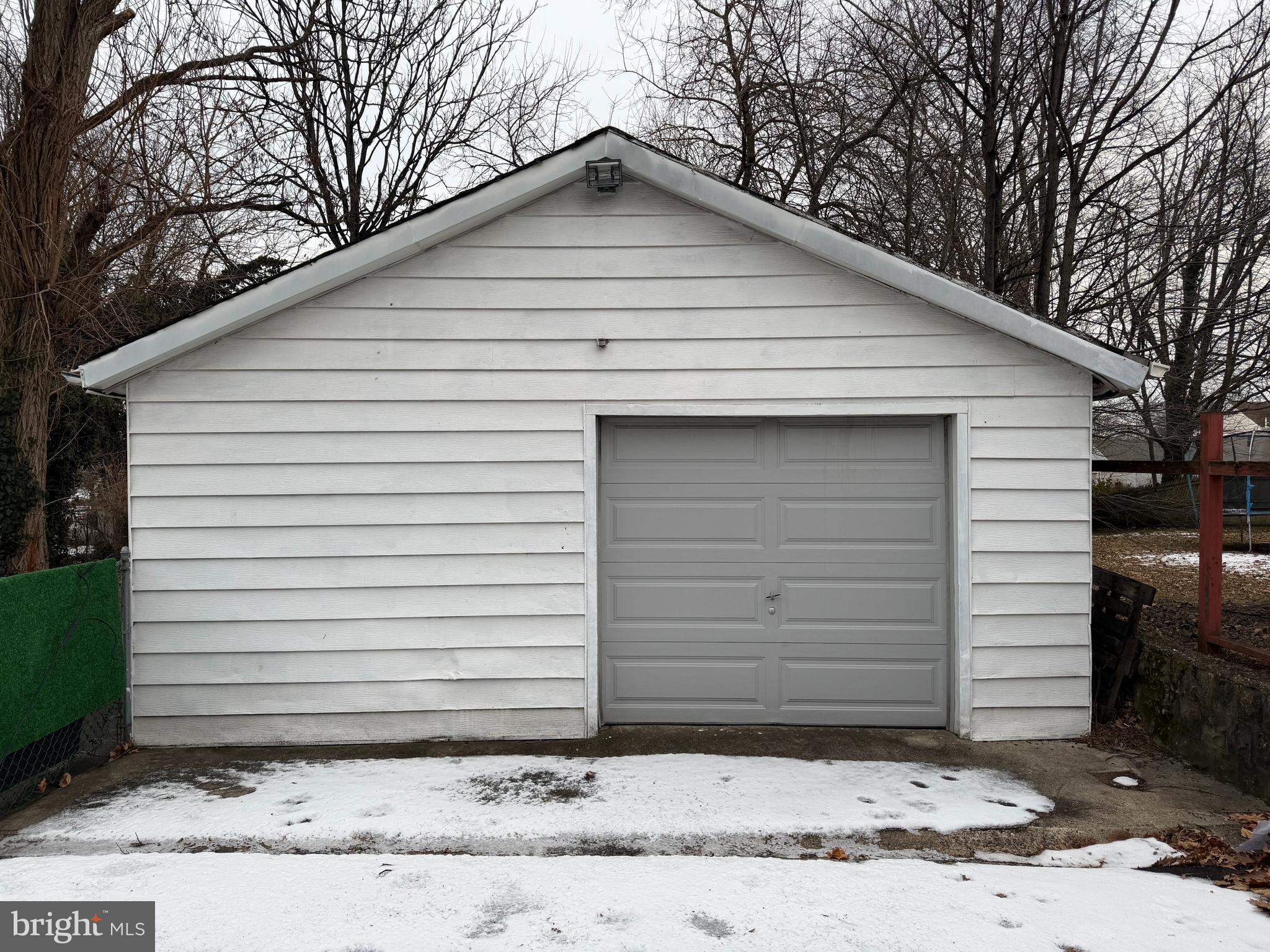 5028 JEFFERSON AVENUE