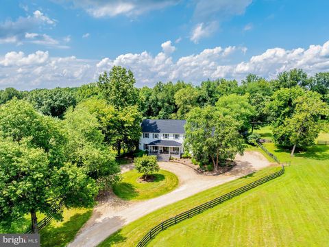 11748 THOMAS AVENUE GREAT FALLS VA 22066