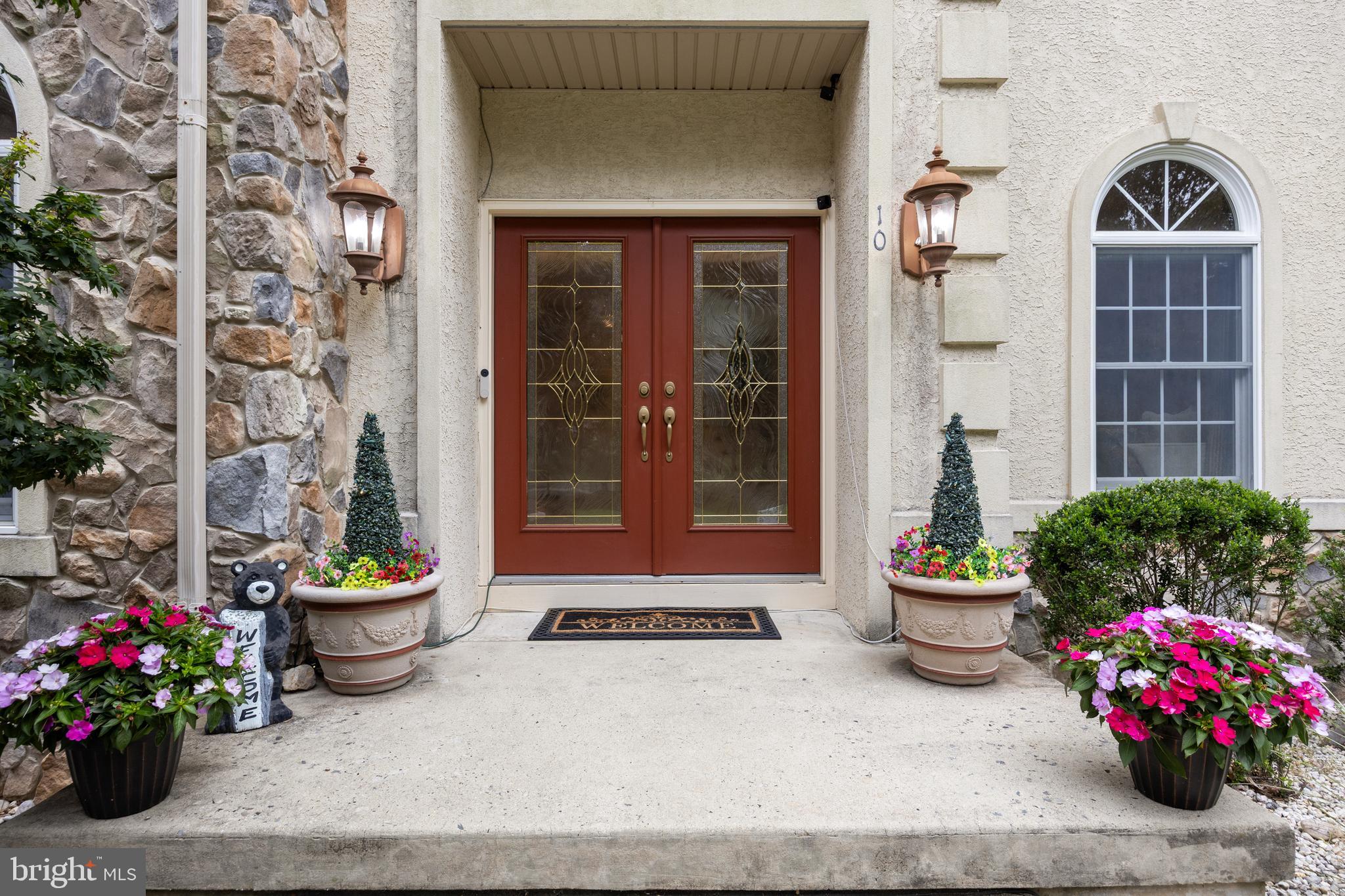10 PENDLETON COURT