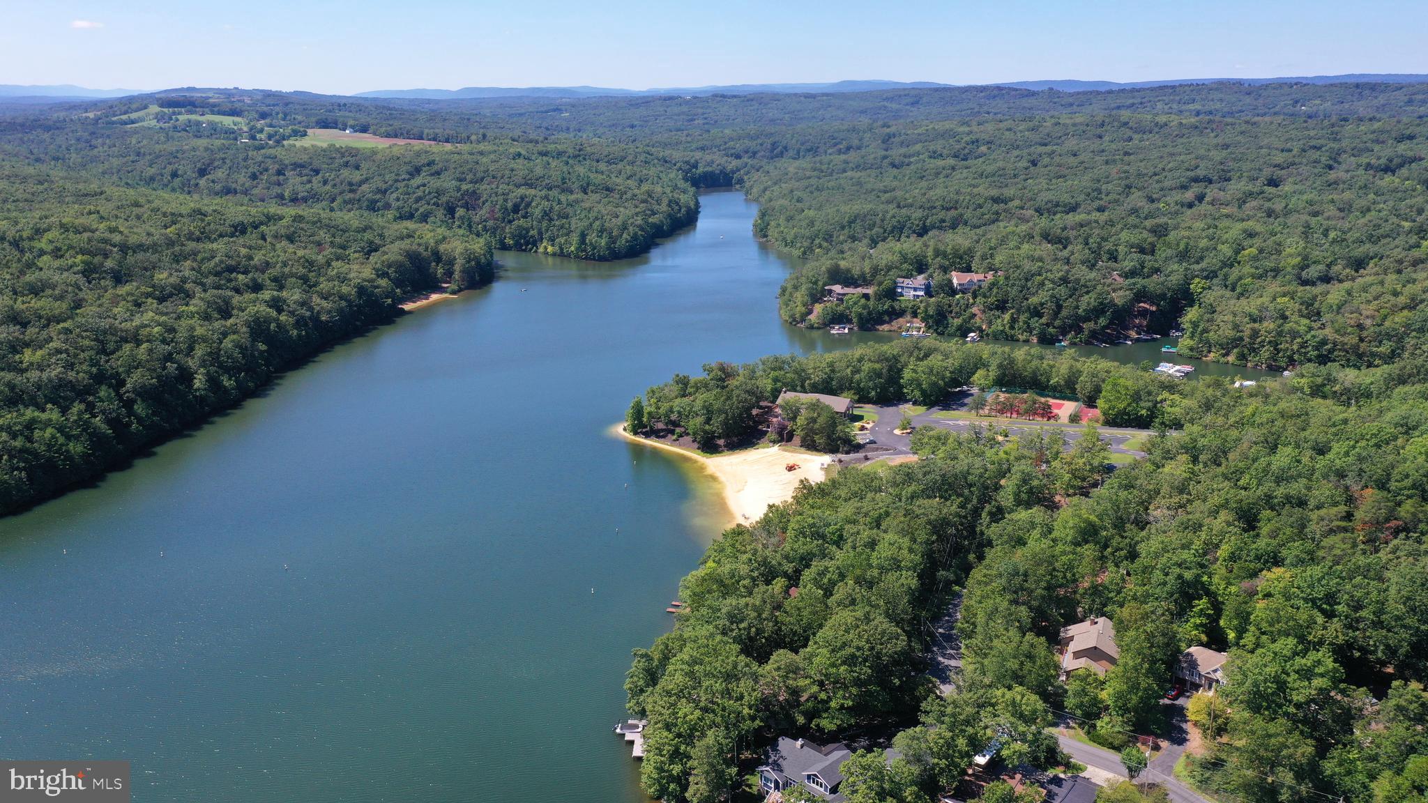 LAKE HOLIDAY ESTATES - Land