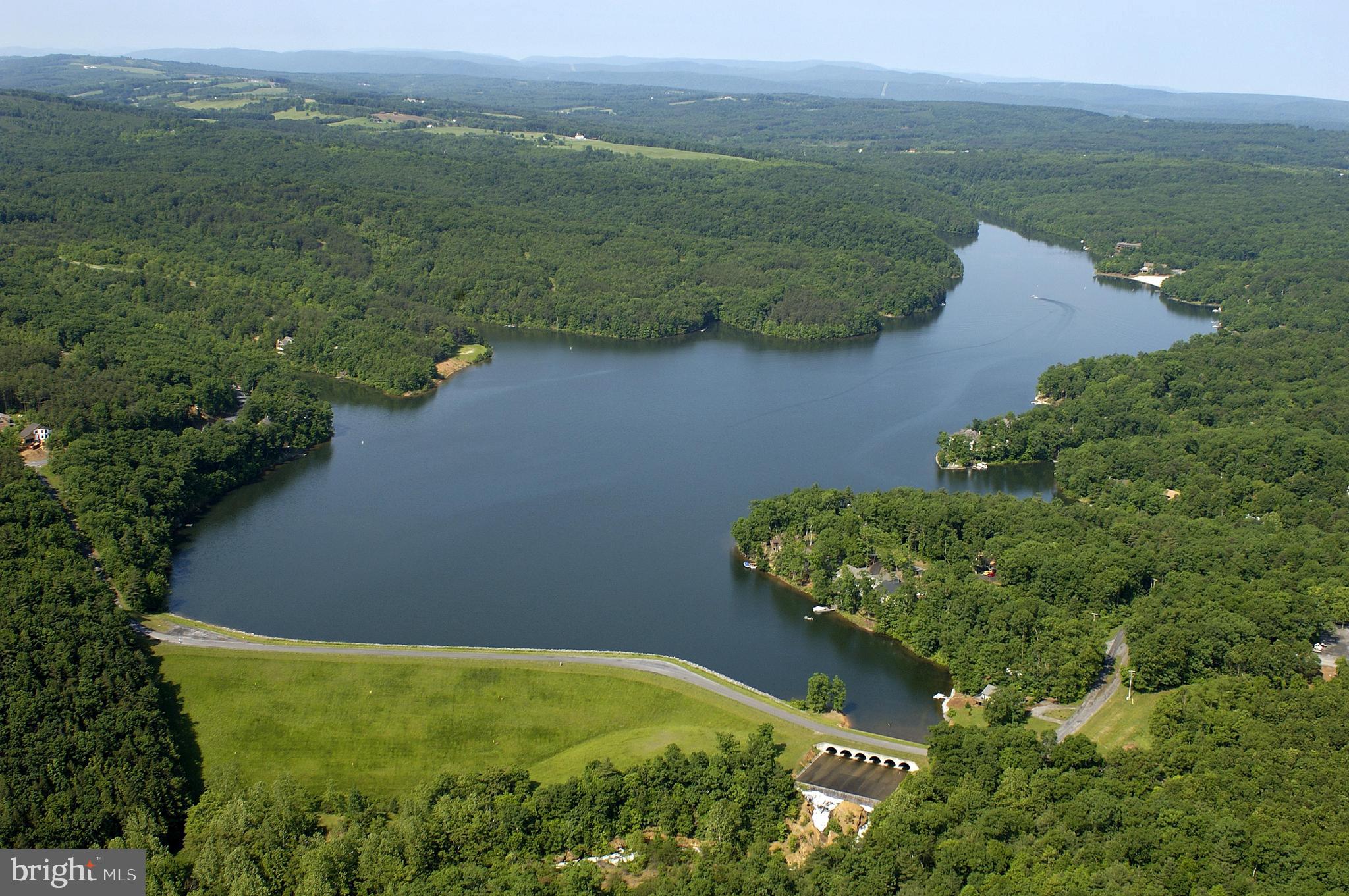 LAKE HOLIDAY ESTATES - Land