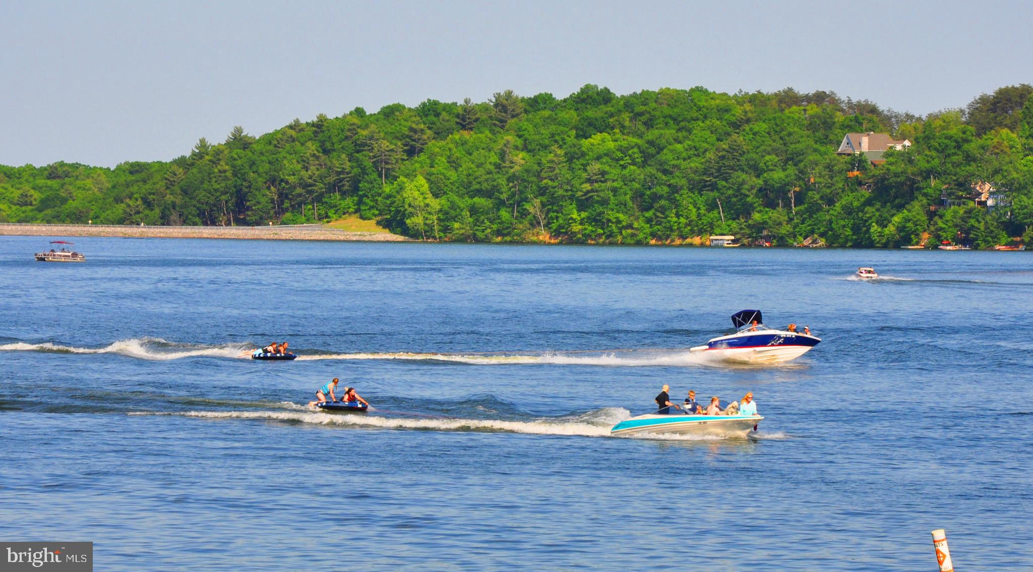 LAKE HOLIDAY ESTATES - Land