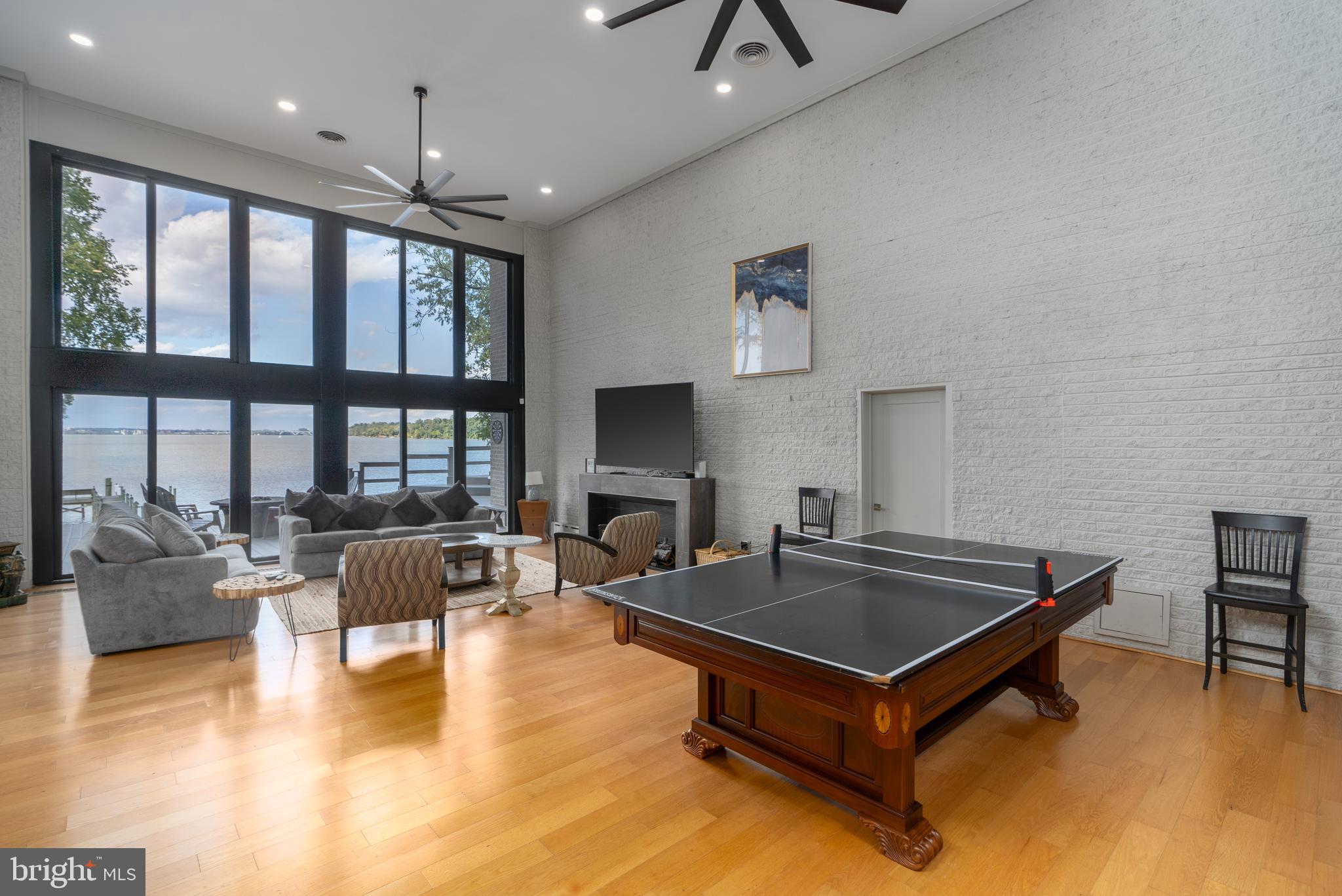 RIVER VIEW ESTATES - Residential Lease