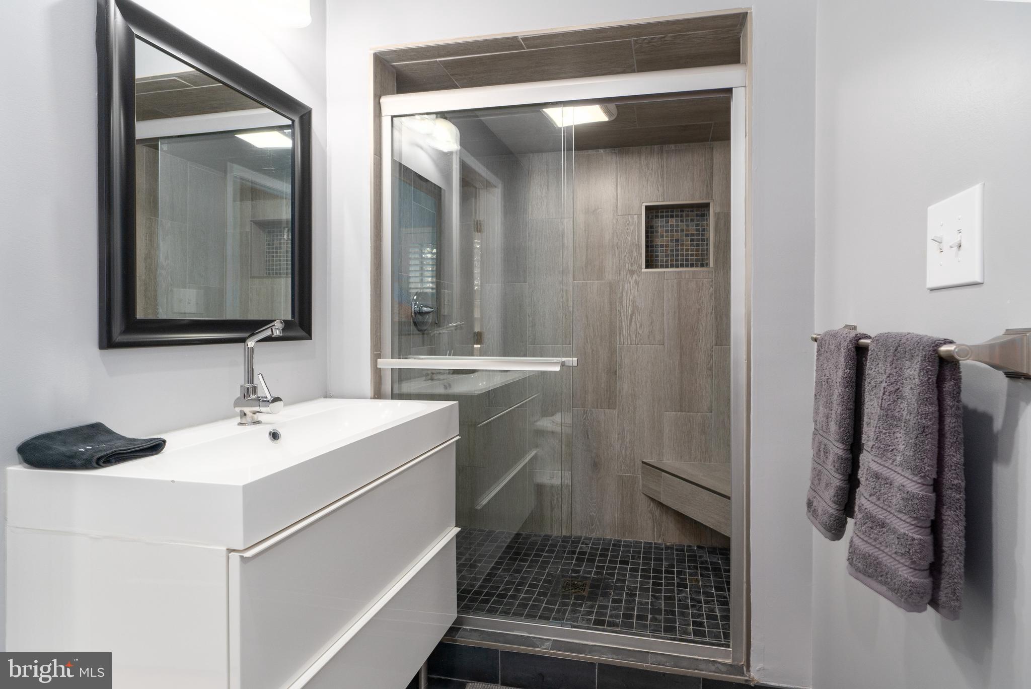 RIVER VIEW ESTATES - Residential Lease