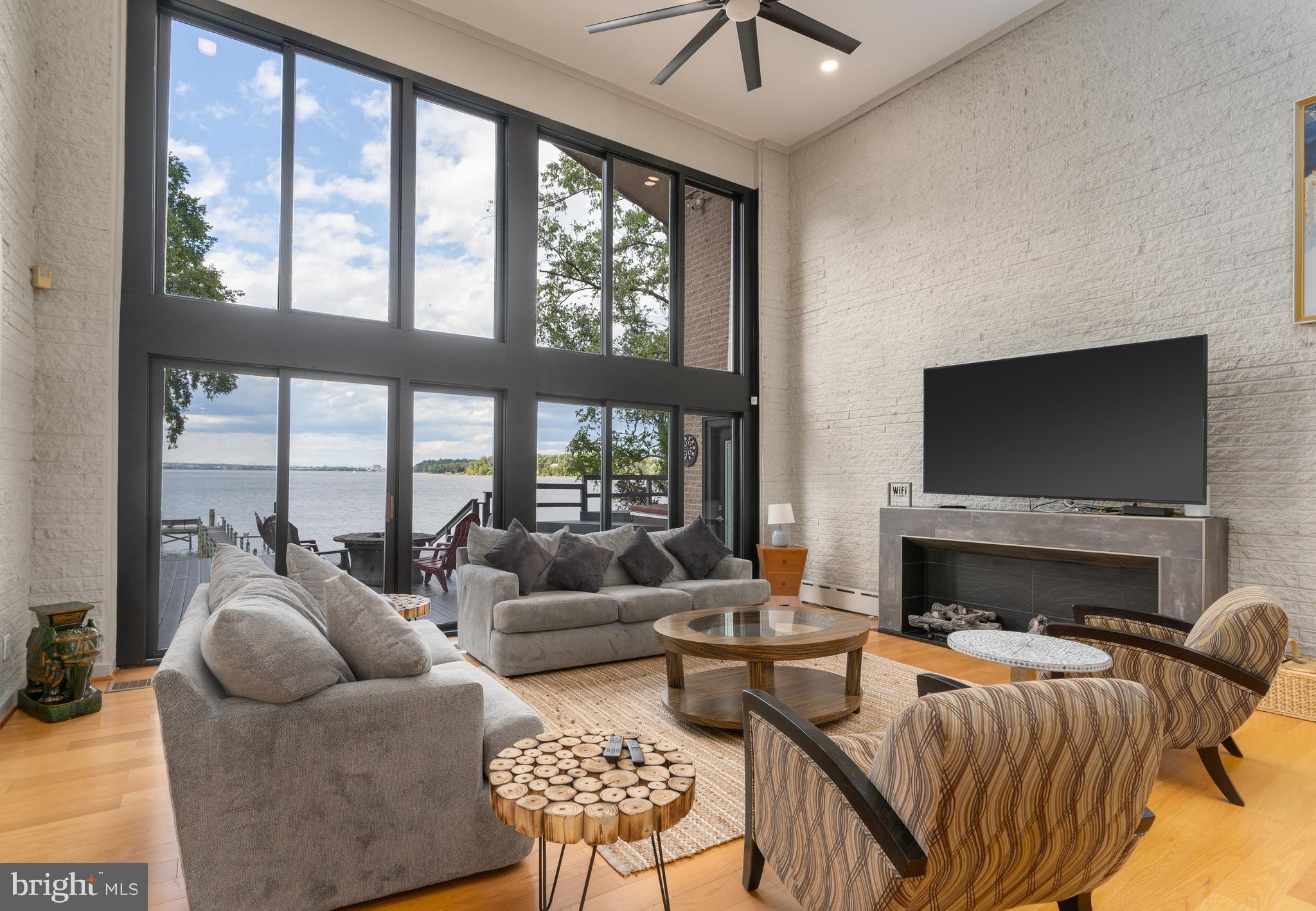 RIVER VIEW ESTATES - Residential Lease