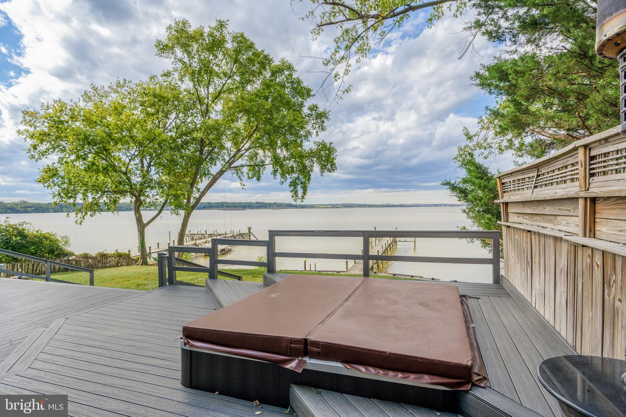 RIVER VIEW ESTATES - Residential Lease