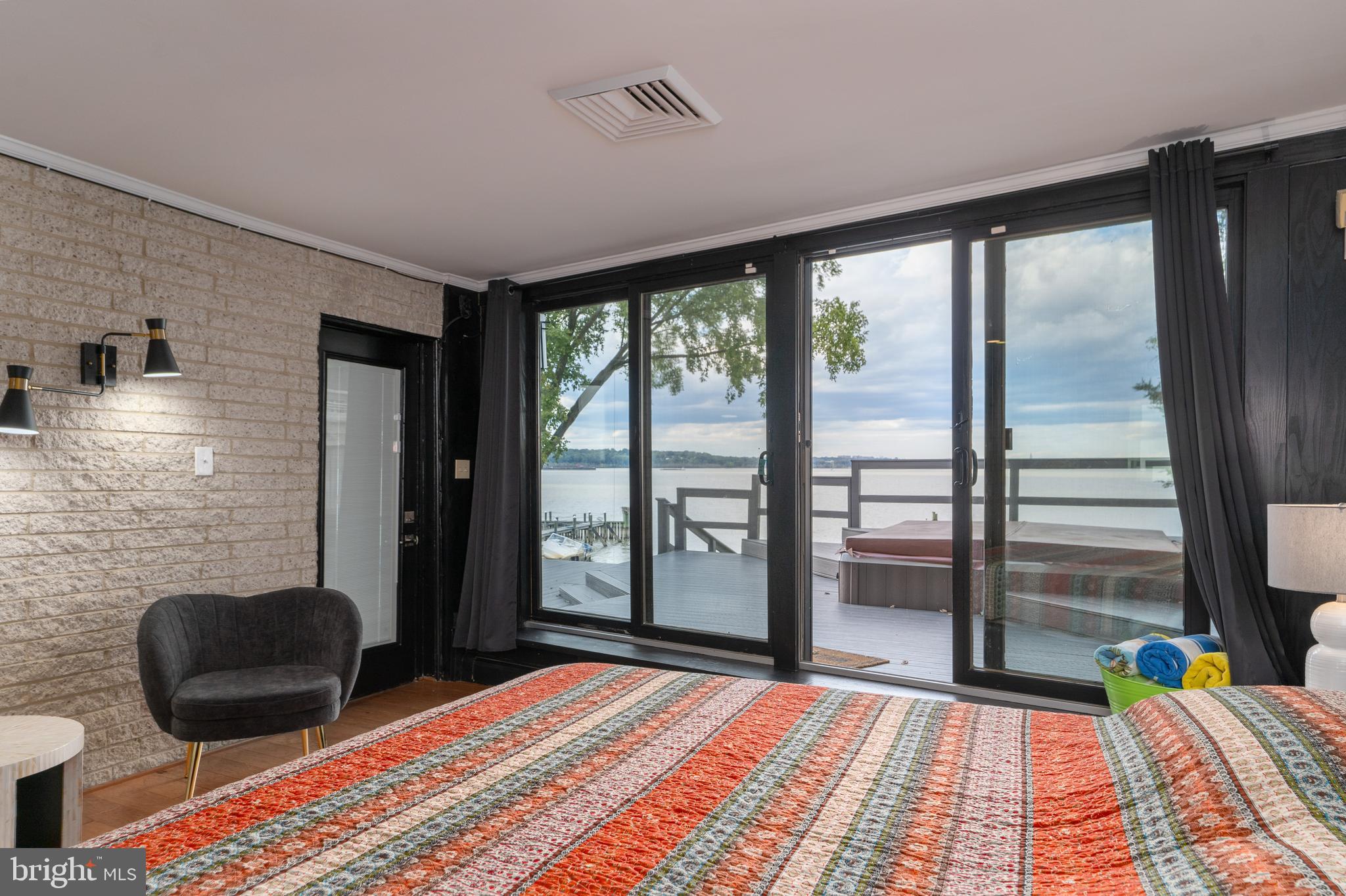 RIVER VIEW ESTATES - Residential Lease