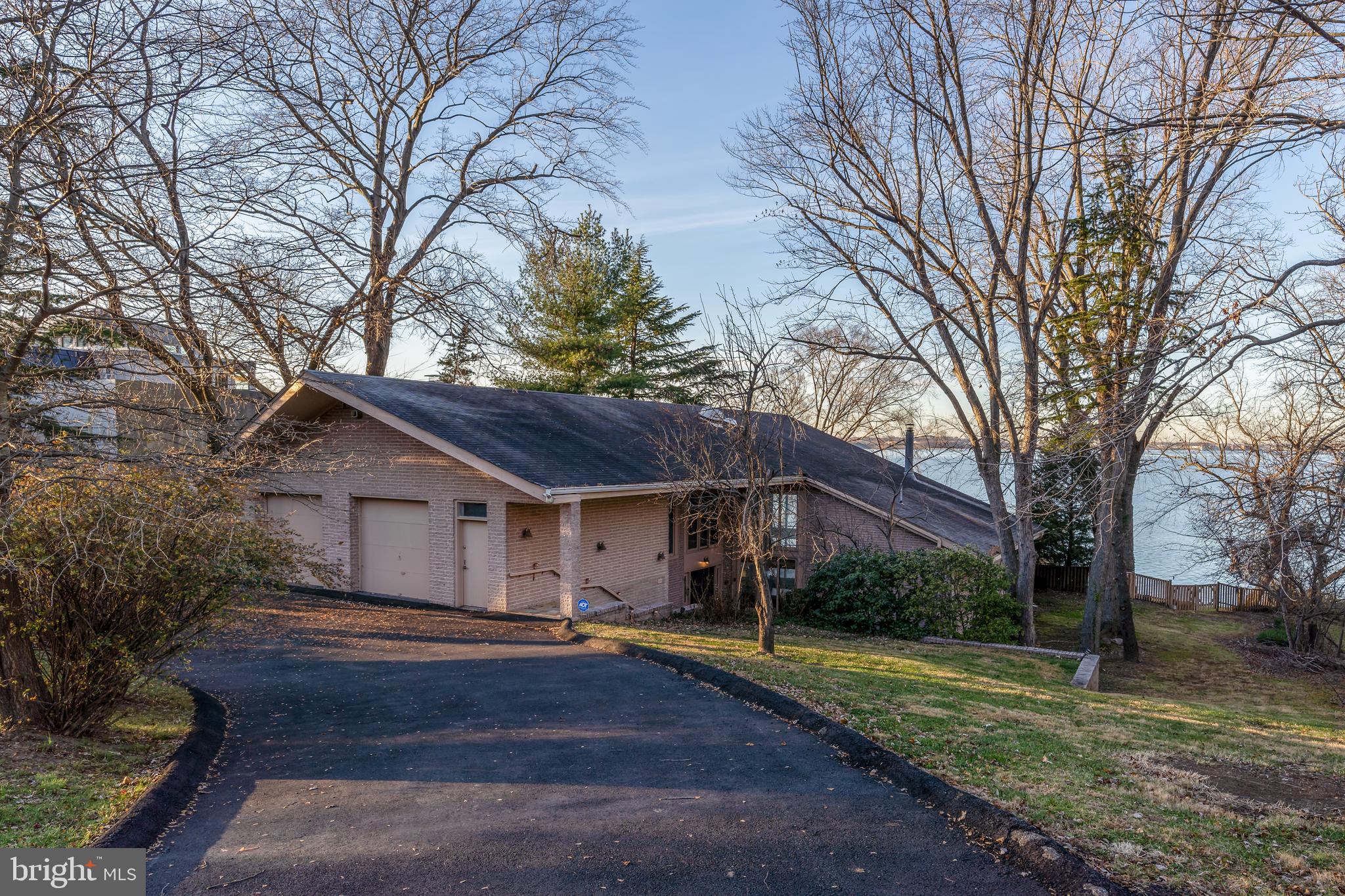 RIVER VIEW ESTATES - Residential Lease