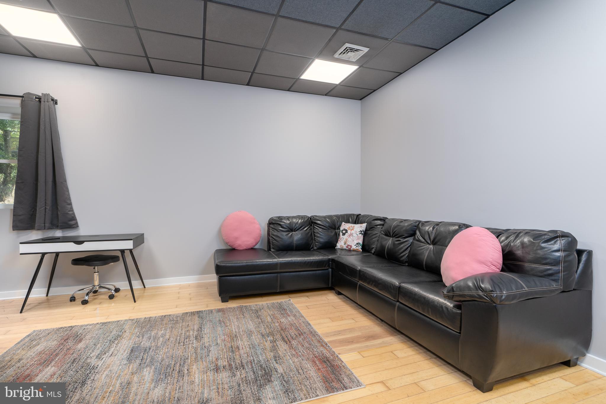 RIVER VIEW ESTATES - Residential Lease