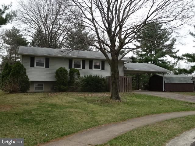 3 BR 1.5 BA bi-level home. Living room on main level, family room below with utility room and half bath. 1 car carport. Dining area off kitchen. Close to interstates and shopping.