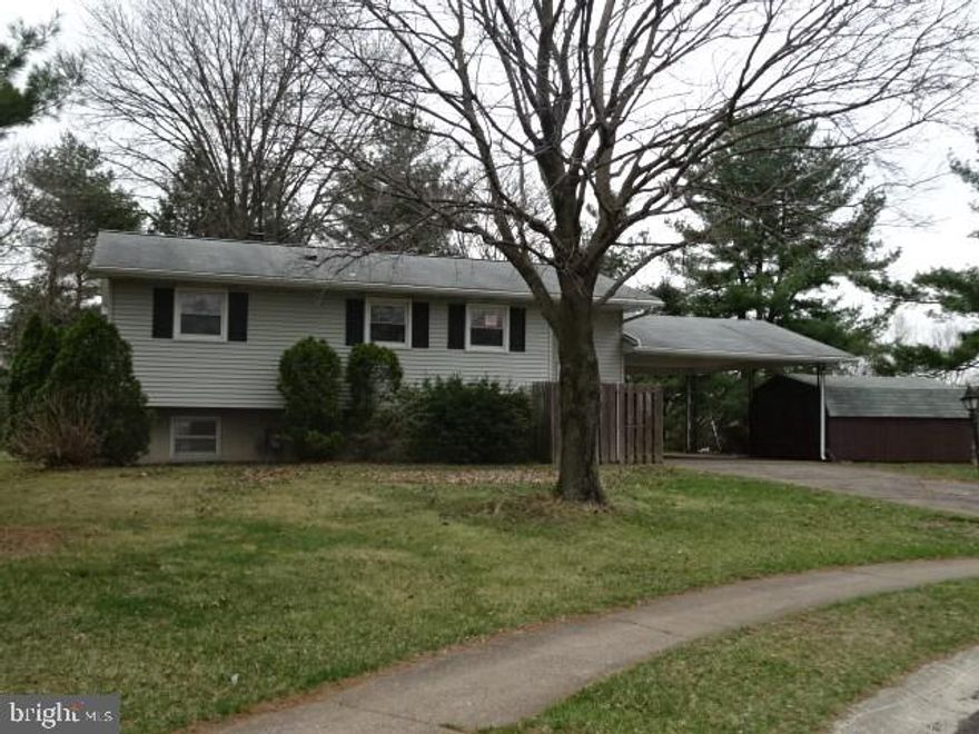 3 BR 1.5 BA bi-level home. Living room on main level, family room below with utility room and half bath. 1 car carport. Dining area off kitchen. Close to interstates and shopping.