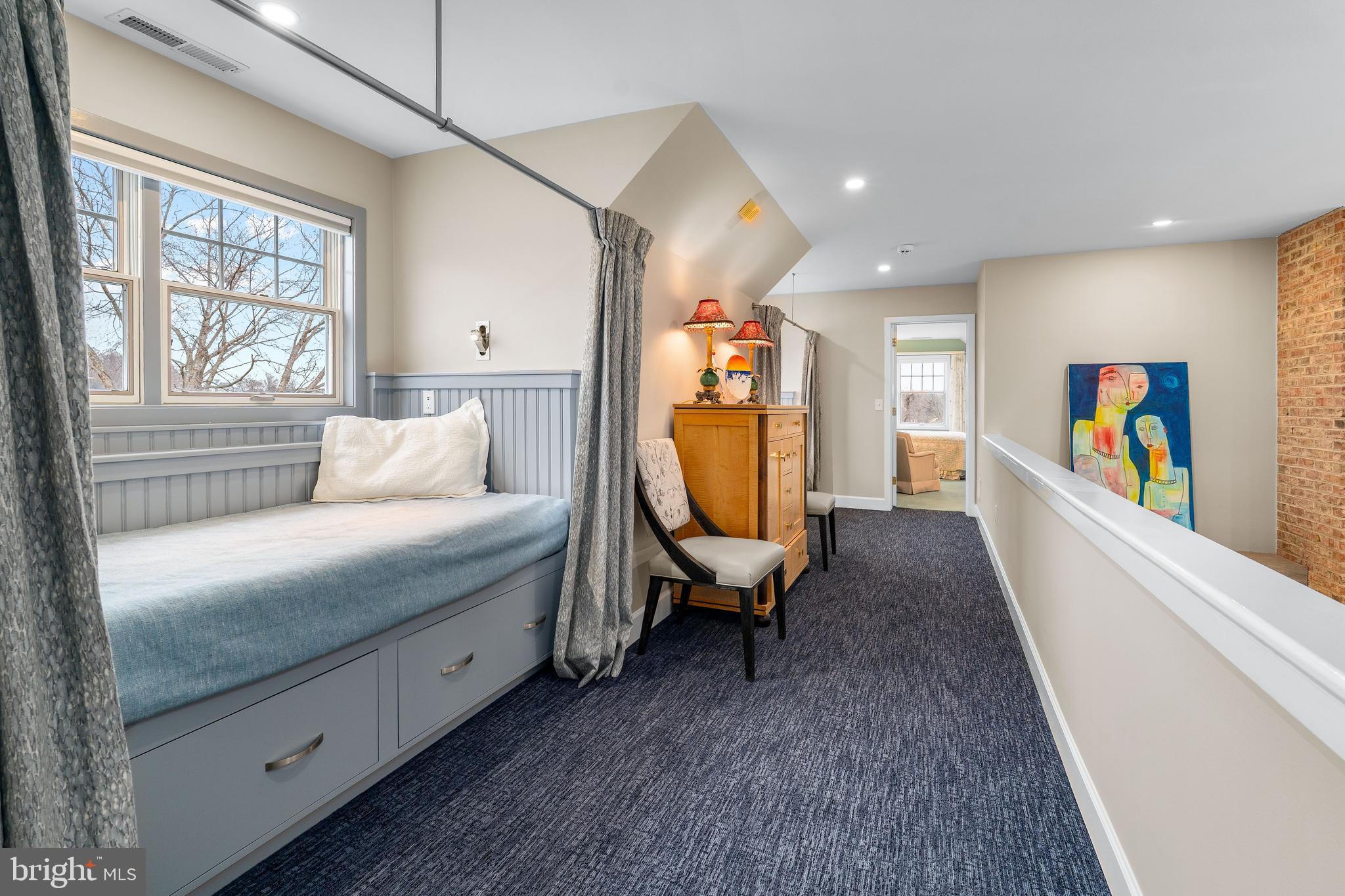 SUNSET POINTE - Residential