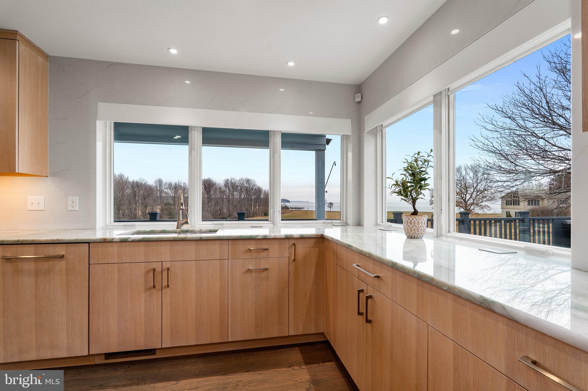 SUNSET POINTE - Residential