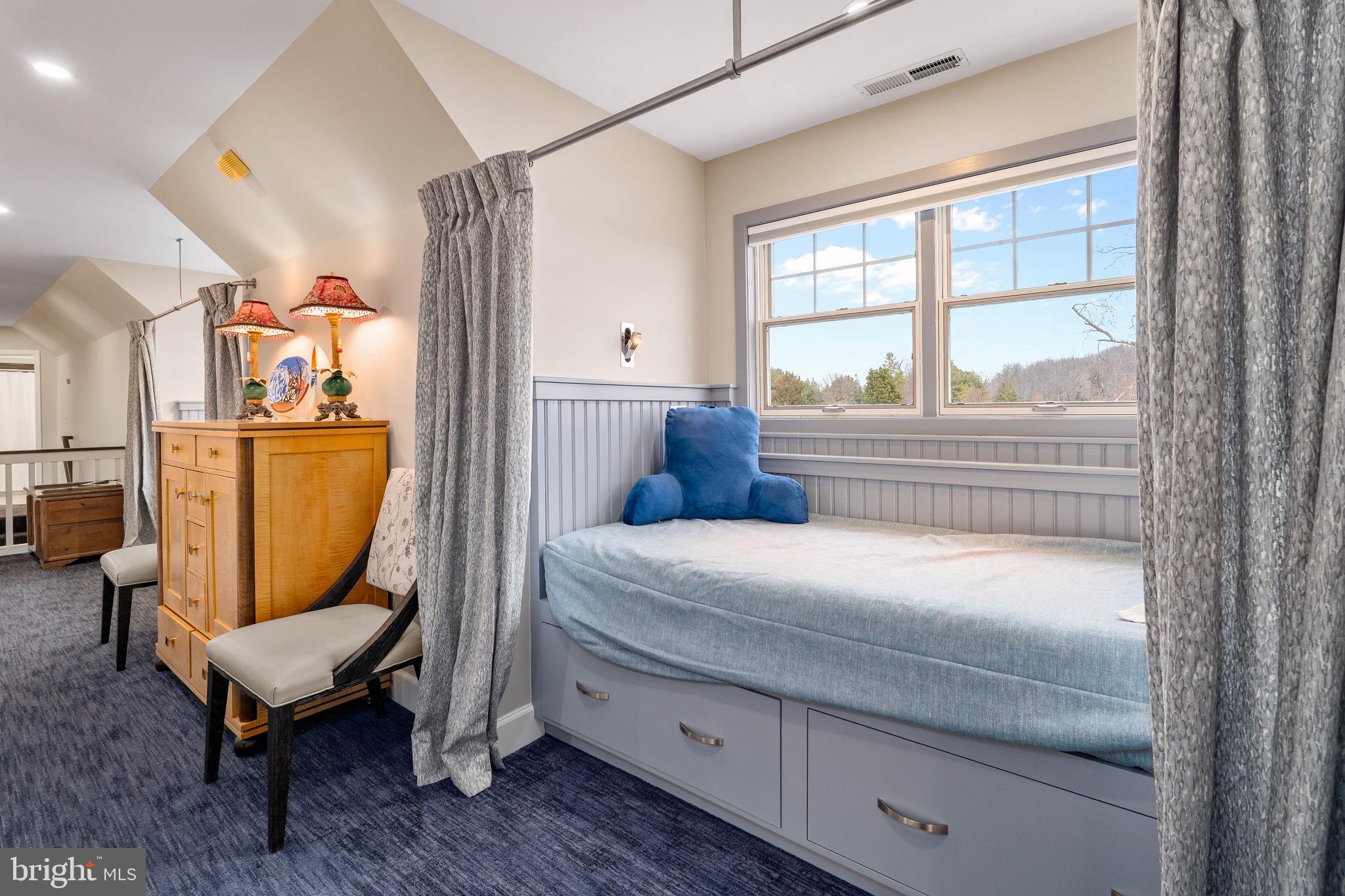 SUNSET POINTE - Residential