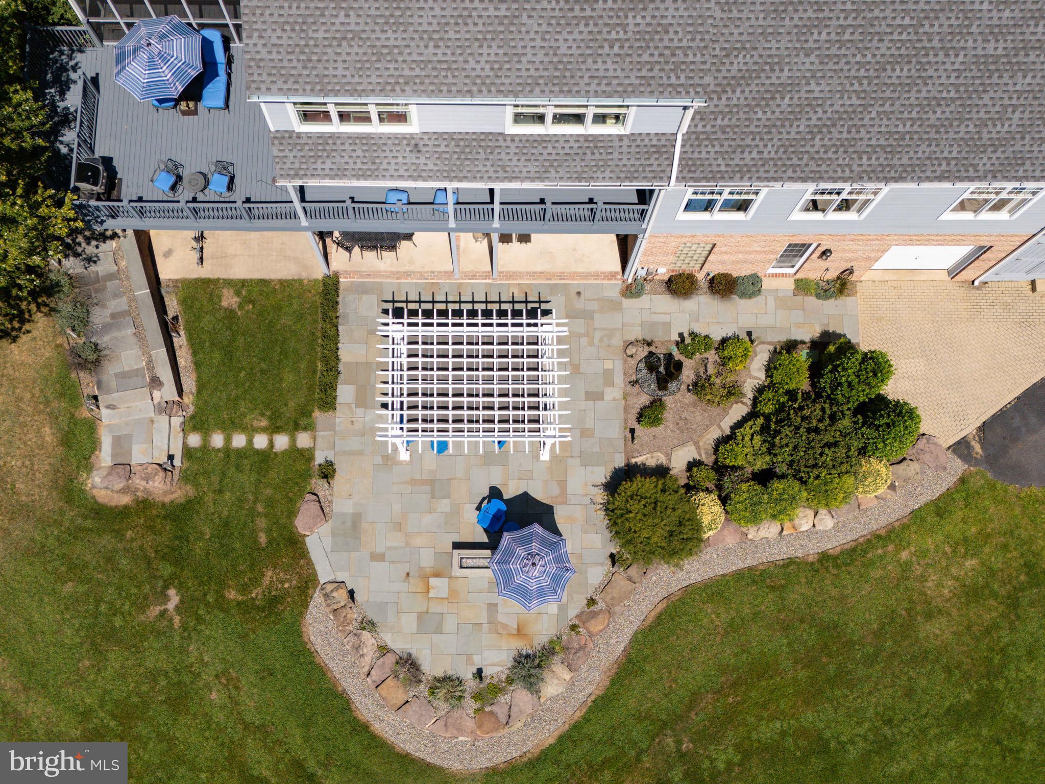 SUNSET POINTE - Residential