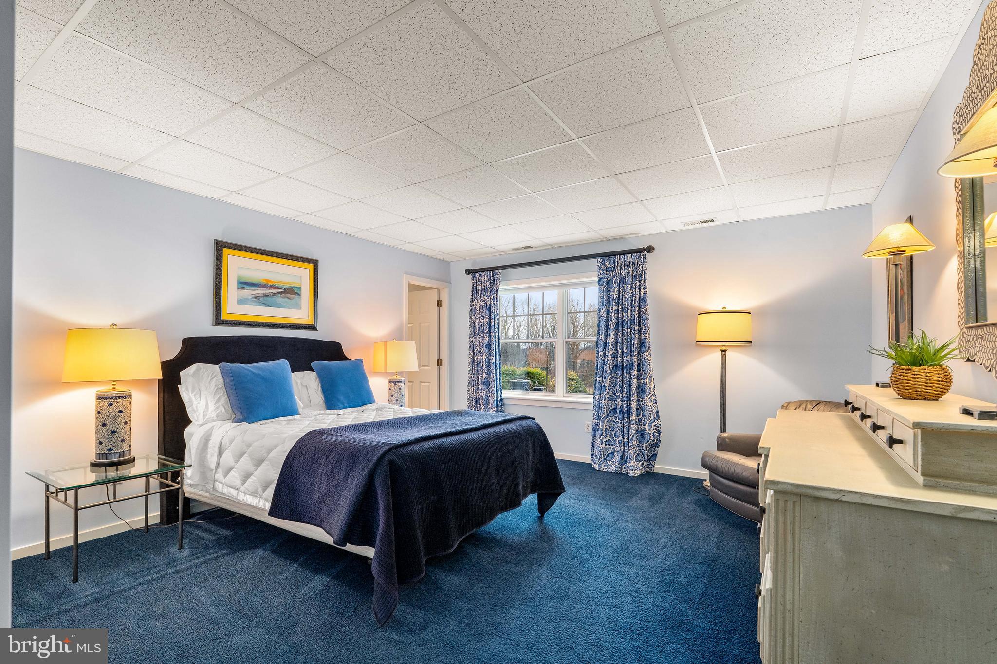 SUNSET POINTE - Residential