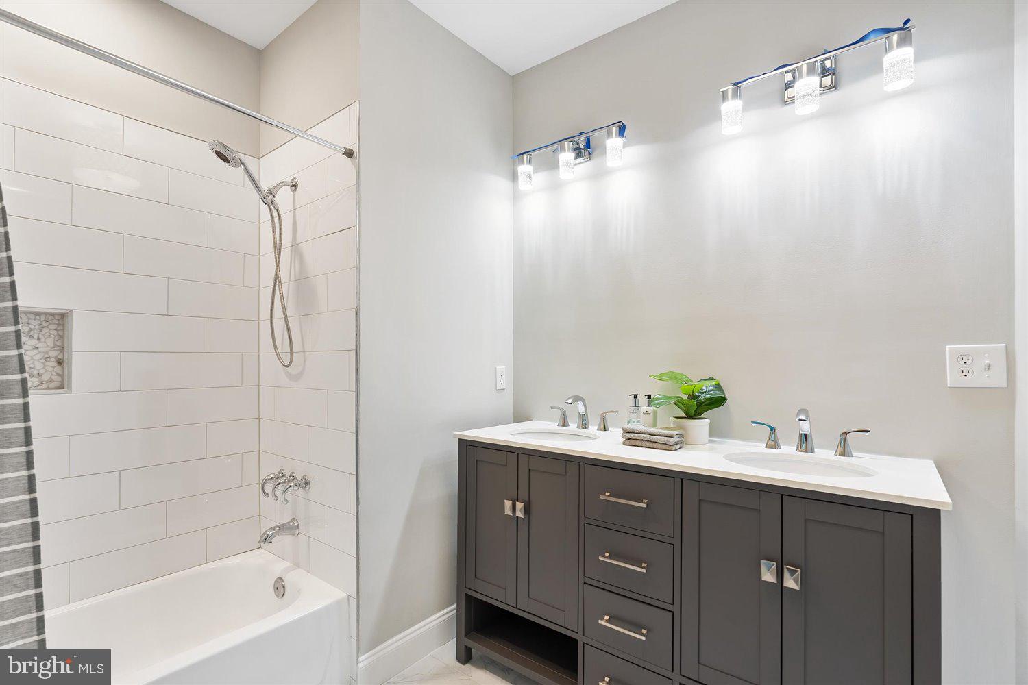 LONG BEACH ESTATES - Residential