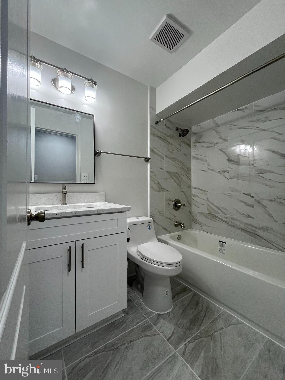 MONTGOMERY RUN - Residential Lease