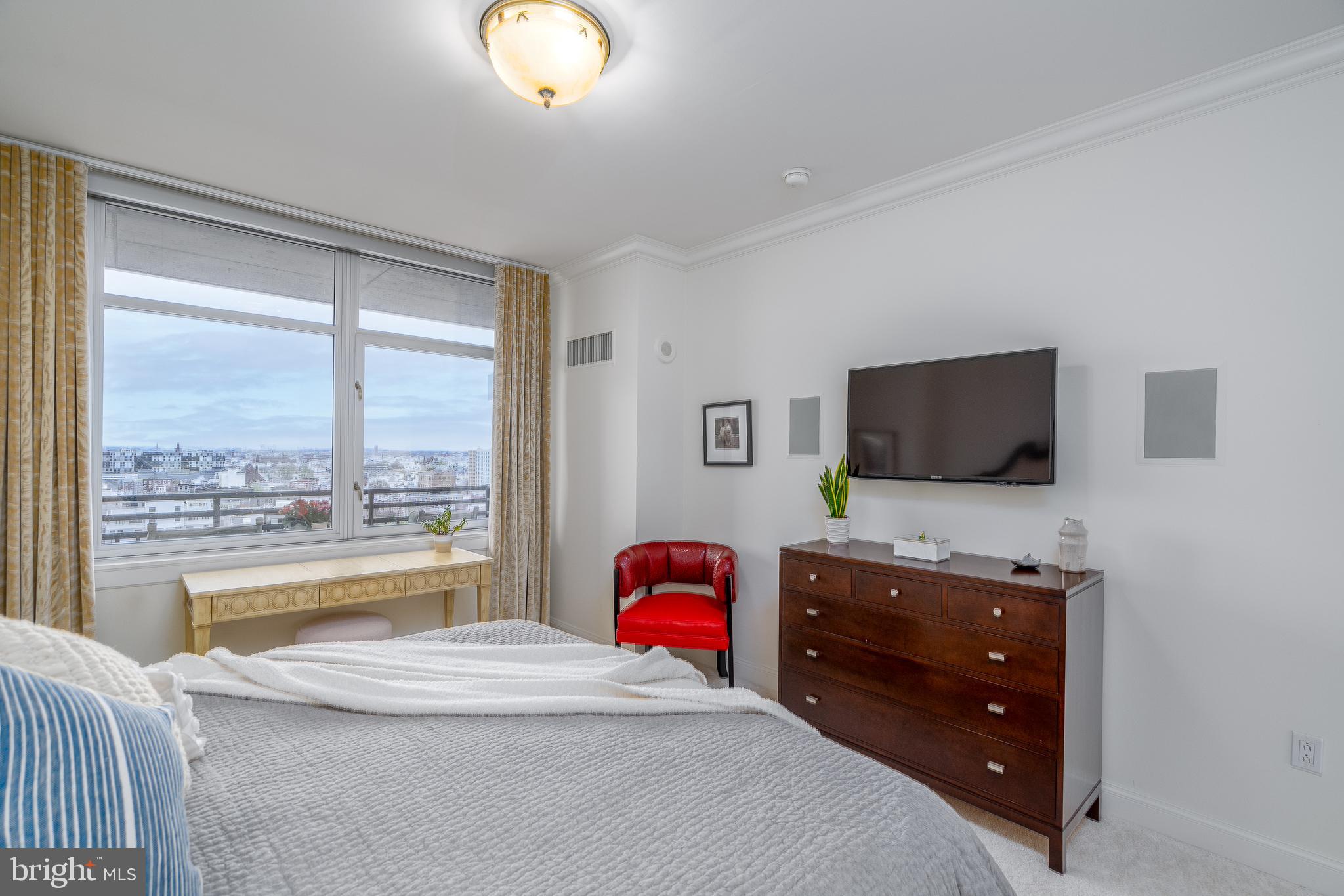 AVENUE OF THE ARTS - Residential