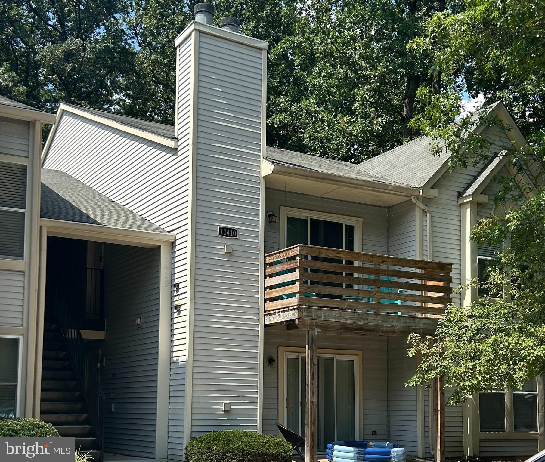 Close to everything in Columbia! minutes from 32 and 95!! Take it! Remodeled in 2023 . This community is very nice and well maintained. The home is attractive and very quiet . Kitchen is equipped with all newer appliances, pretty granite , and a little dining area. 2 nice sized bedrooms ( primary has a walk
In closet) and a full bathroom recently remodeled. Newer deck to unwind on. This is a Cozy place to call home !
As is sale.