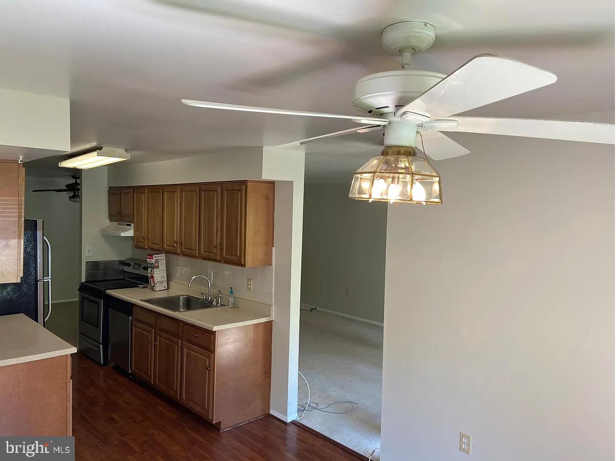 HYDE PARK - Residential Lease