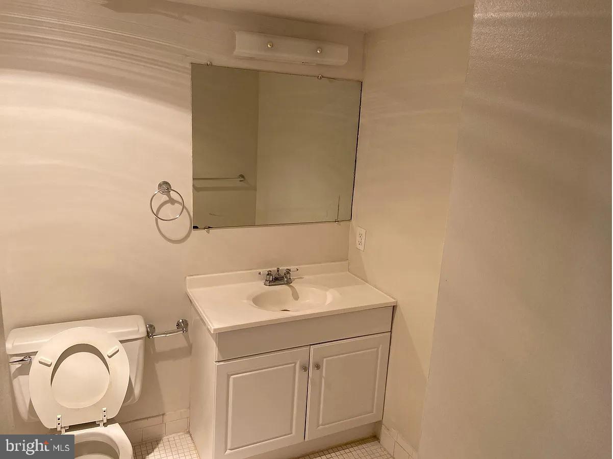 HYDE PARK - Residential Lease