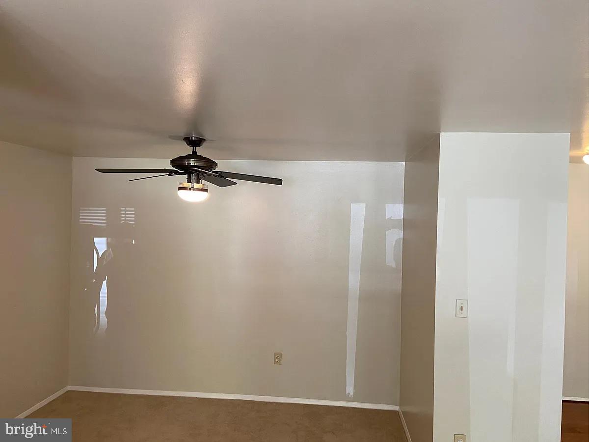 HYDE PARK - Residential Lease