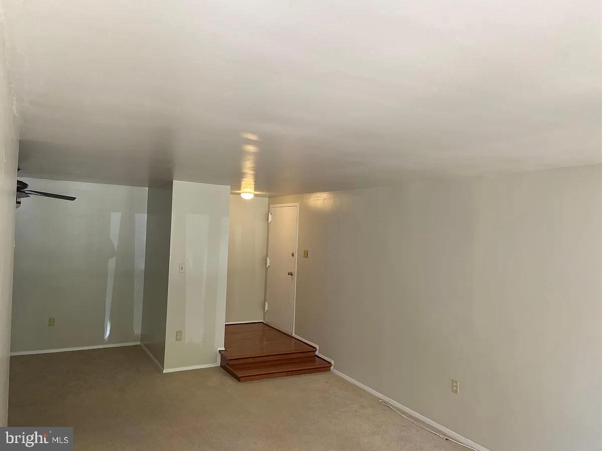 HYDE PARK - Residential Lease