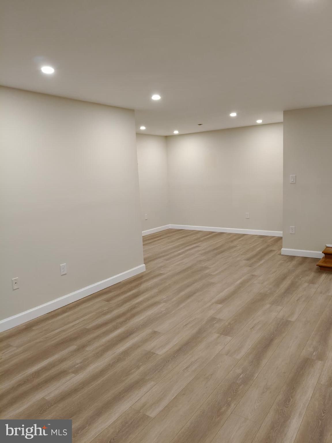 HYDE PARK - Residential Lease