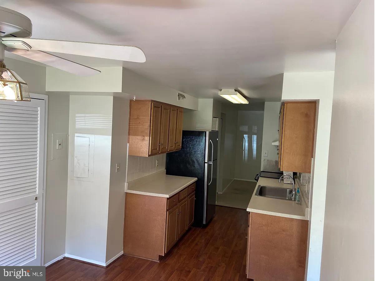 HYDE PARK - Residential Lease