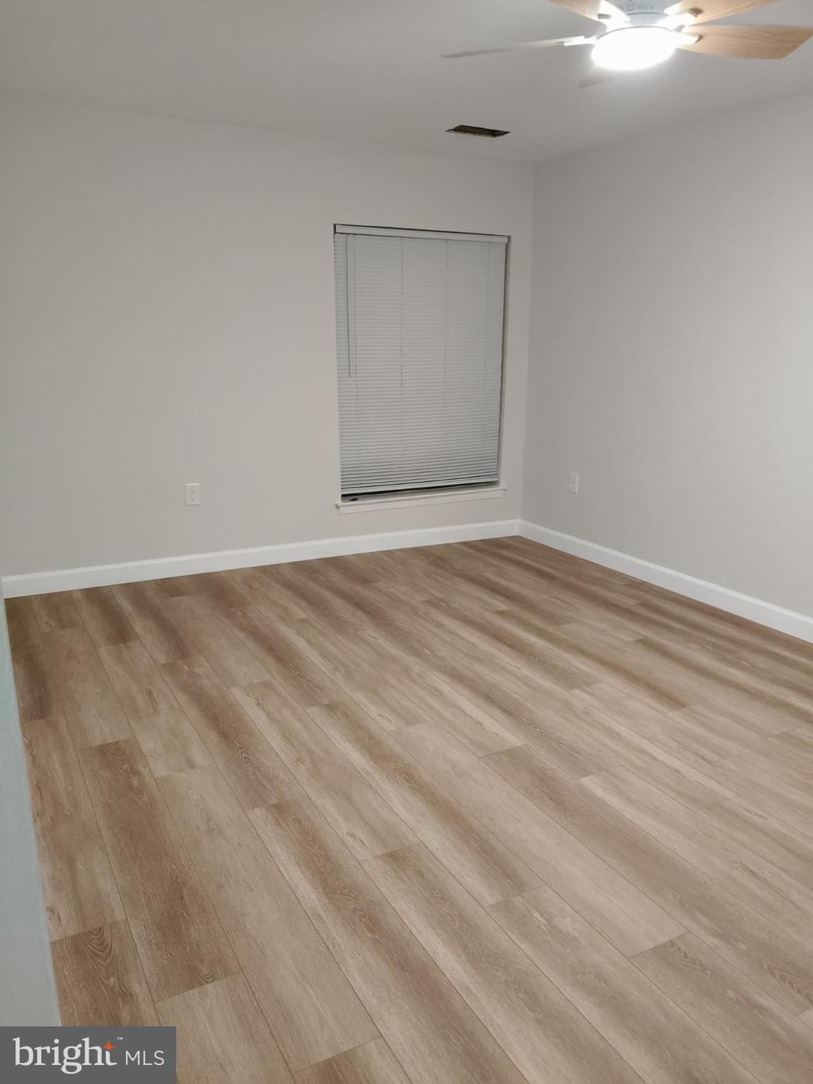 HYDE PARK - Residential Lease