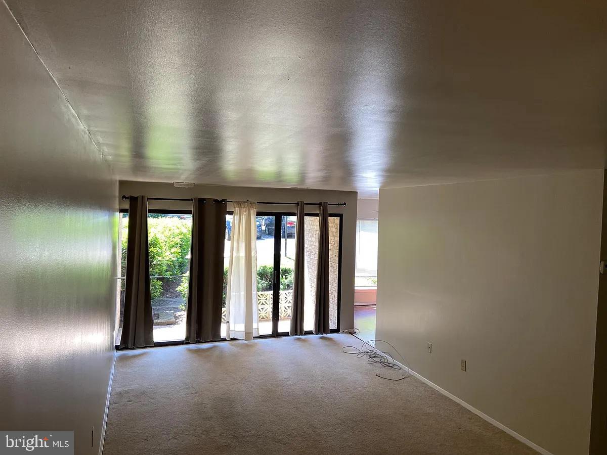 HYDE PARK - Residential Lease