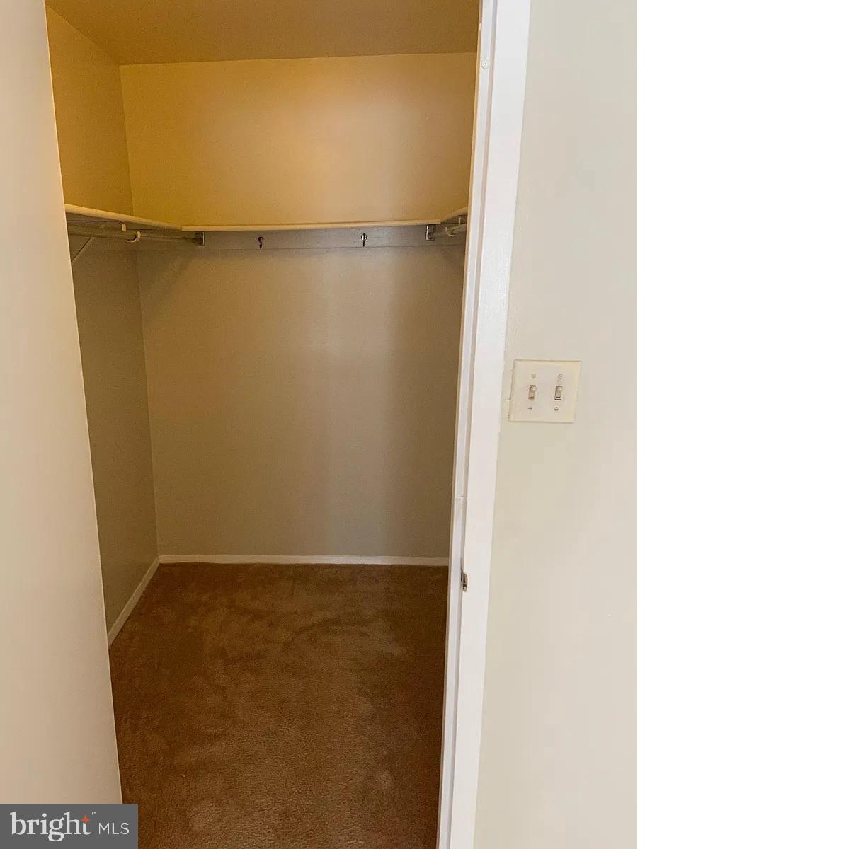 HYDE PARK - Residential Lease