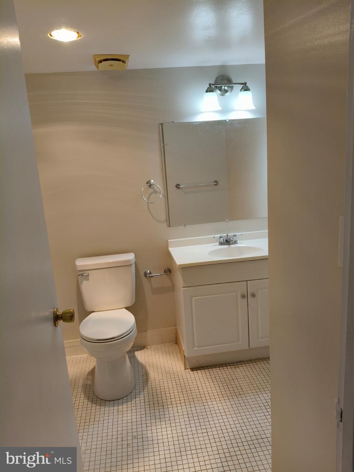 HYDE PARK - Residential Lease