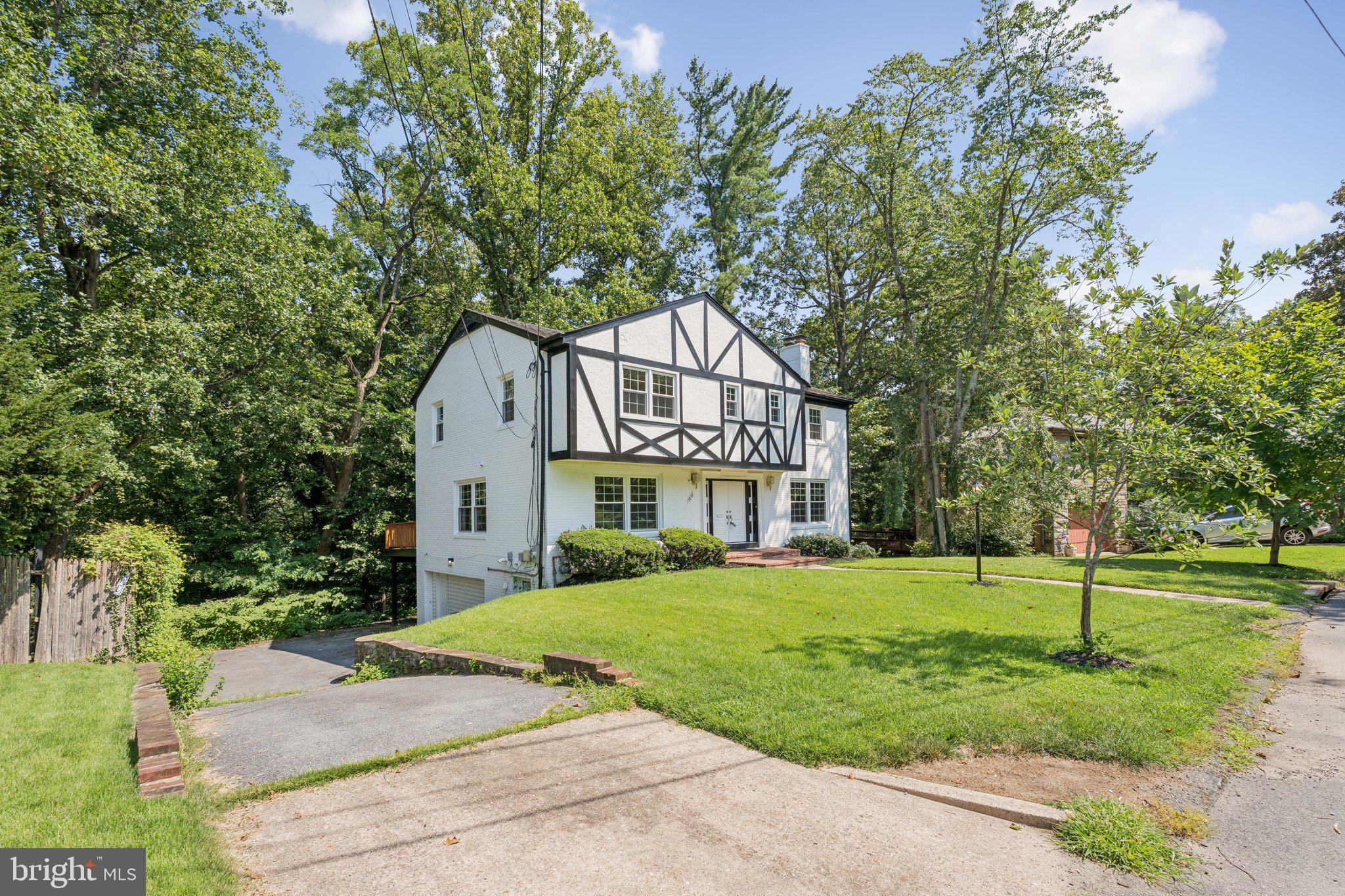 2827 ELLICOTT STREET NW