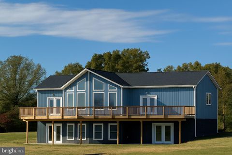 3 LEE DRIVE LINDEN VA 22642