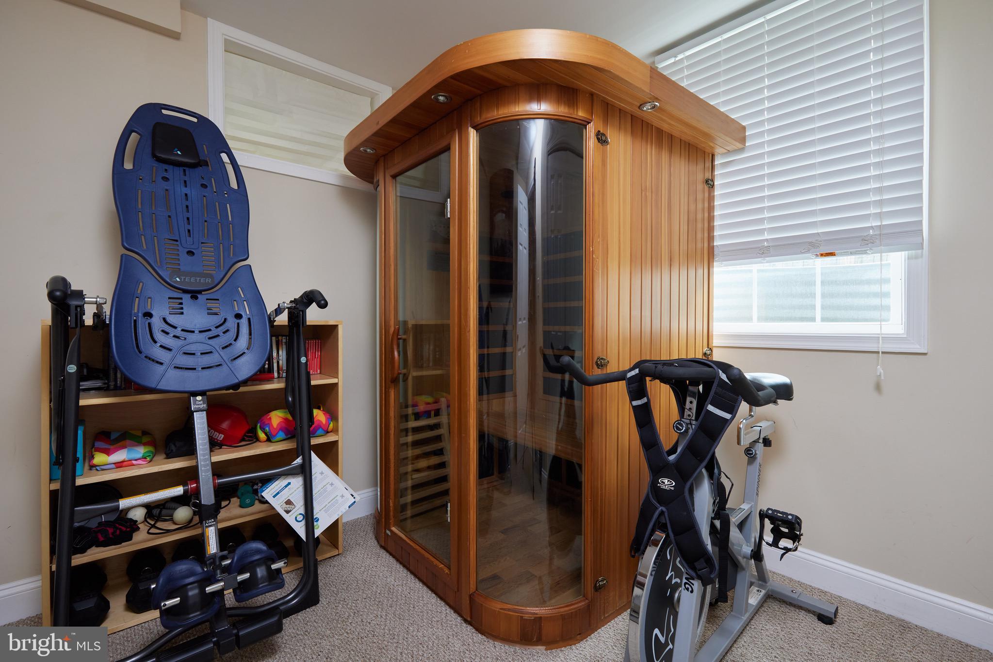 HOLLYWOOD - Residential